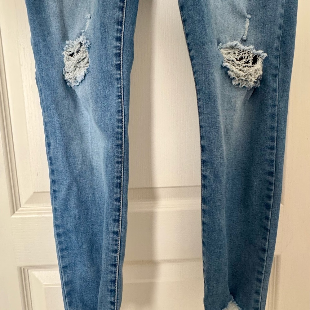 Kendall + Kylie ‘The Ultra Babe Skinny’ Distressed Blue Jeans Size 11/30 - Picture 3 of 14